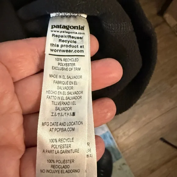 Patagonia Lightweight Fleece Quarter Zip – Black - Picture 8 of 9